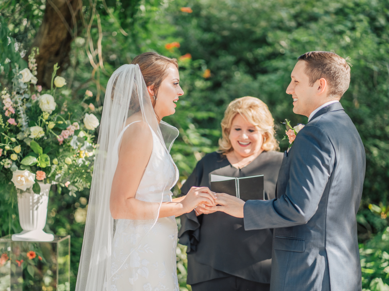 Minister Roxanne Worsham with Texas Wedding Ministers officiating a wedding