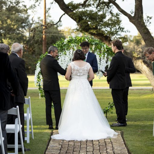 Officiant Roberto Puente