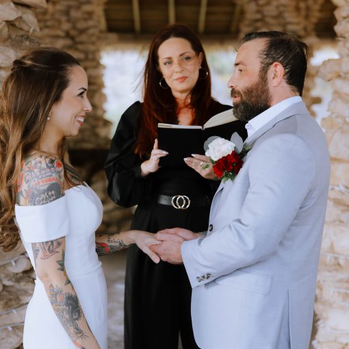 Officiant Deseere Cruz