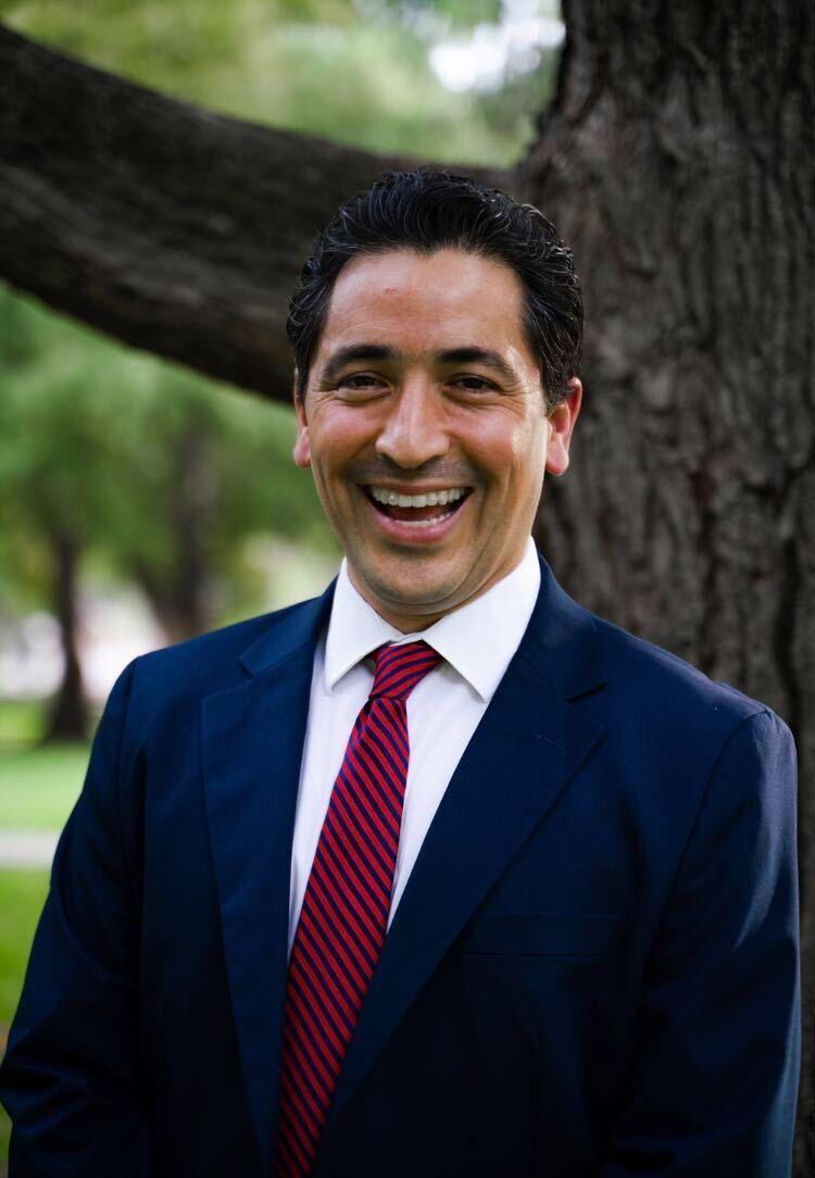 Reverend Luis Miguel Rincon is an officiant for Texas Wedding Ministers in Austin and the surrounding area.