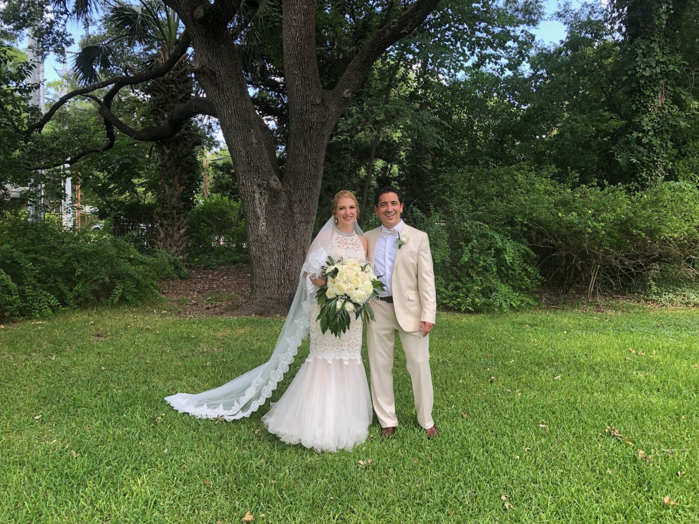 Reverend Luis Miguel Rincon serves Texas Wedding ministers as a bilingual male officiant in Austin and the surrounding area.