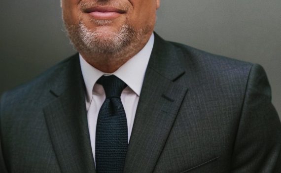 Pastor Leondro Robinson